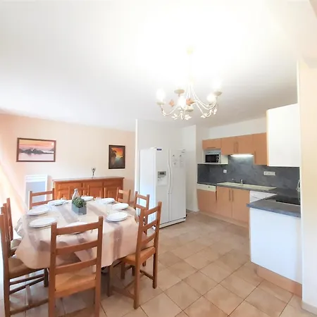 Au Centre Du Village - Betoine