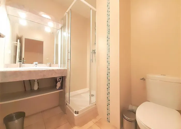 Au Centre Du Village - Betoine *