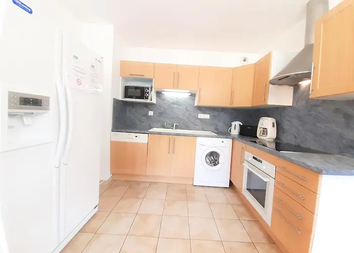 Au Centre Du Village - Betoine *